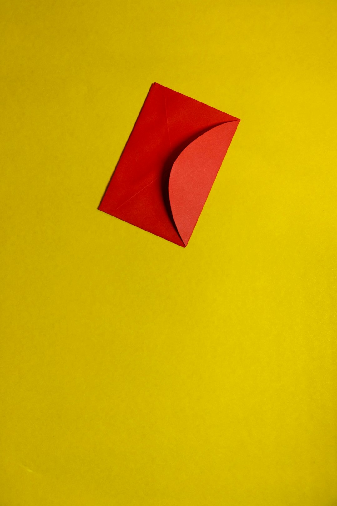 A single red envelope rests on a yellow background.